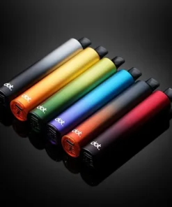 DOTMOD 佩特里 Dot Switch 換彈式主機 500mAh換彈式主機，6款潮流配色，釋放你的Vape極致體驗 🌟 DOTMOD 佩特里 Dot Switch 換彈式主機，來自美國高端品牌DOTMOD，席捲台灣Vape界的頂級換彈式電子煙主機！搭載500mAh電池，兼容3.5ml預裝煙彈，磁性連接設計確保不漏油、無焦味，帶來順滑濃郁的霧化體驗。6款時尚配色，台灣現貨，立即展現你的Vape潮流態度！ 🔥 產品亮點 ✨ 廣泛兼容，順滑體驗 專為DOTMOD Dot Switch 3.5ml預裝煙彈設計（單顆約2000口），支援多種經典口味，磁性連接確保牢固貼合，無縫防漏，提供順暢濃郁的Vape體驗！ ✨ 6款潮流配色，個性展現 提供6款高級配色：銀色黑曜石、紅黑曜石、旭日橙、沙漠日落、森林綠、海藍色。優質鋁合金機身，兼具輕盈與耐用，完美彰顯你的獨特風格！ ✨ 500mAh電池，穩定續航 內置500mAh高效電池，支援Type-C快速充電，單次充電可提供全天Vape體驗。智能電量管理，確保穩定輸出，隨時隨地暢享無憂！ ✨ 緊湊設計，極致便攜 尺寸僅106*20.3mm，重量約30g，圓柱筆形設計握感舒適，輕鬆滑入口袋。小巧機身蘊含強大性能，理想的移動Vape選擇！ ✨ 不漏油技術，乾淨衛生 採用DOTMOD獨家磁性防漏技術，精密密封結構經過千次測試，確保零滲漏。換彈操作簡單，乾淨無憂，適合新手與資深玩家！ ✨ 簡約操作，輕鬆上手 無按鍵設計，抽吸即啟動，完美保留DOTMOD一貫的簡約風格。氣流優化提供順暢吸入體驗，無論日常通勤或派對場合，都能輕鬆駕馭！ 🎨 配色選擇 經典低調：銀色黑曜石、紅黑曜石 活力鮮明：旭日橙、沙漠日落 自然清新：森林綠、海藍色 📦 套裝內容 DOTMOD 佩特里 Dot Switch 換彈式主機 *1（500mAh） Type-C充電線 *1 使用說明卡 *1 💨 適合誰？ Vape新手：簡單換彈操作，快速上手。 口味獵人：兼容多款預裝煙彈，滿足多元口味需求。 潮流菁英：高端配色與便攜設計，完美適配都市生活方式。 🎁 限時優惠 首單享88折+隨機贈送1瓶試用煙油（5ml隨機口味）！ 買三盒煙彈送主機：購買三盒Dot Switch煙彈（2入/盒）即贈送主機一台（顏色隨機）！ 台灣全島免運，24小時發貨，48小時速達！